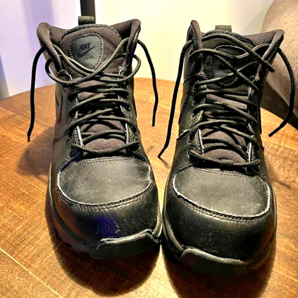 Nike Manoa boot size 6Y = womens 7